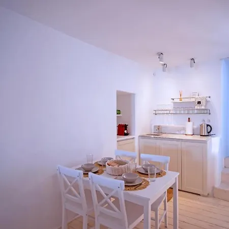 Thalassophile Deep Blue, Little Venice Apartment